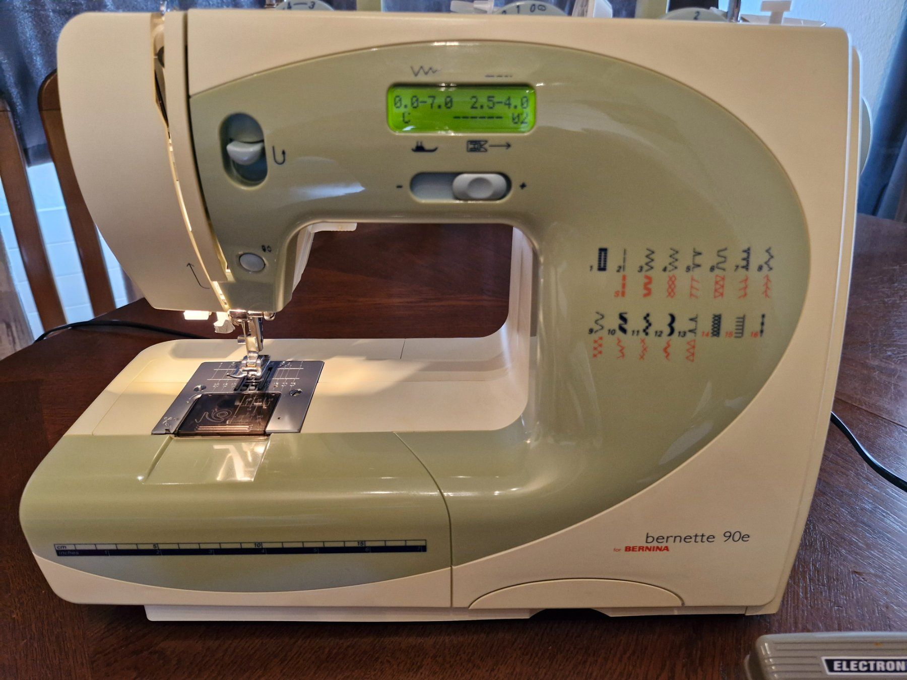 Bernina Macchine da cucire: Nähmaschine Bernina Bernette 90e – Usato da Willisau venduto da Scherw1