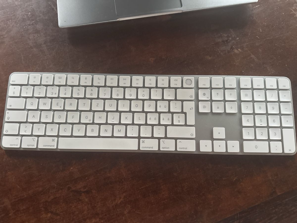 Tastiere: Magic Keyboard Touch ID – Difettoso da Adliswil venduto da lul_5h6f