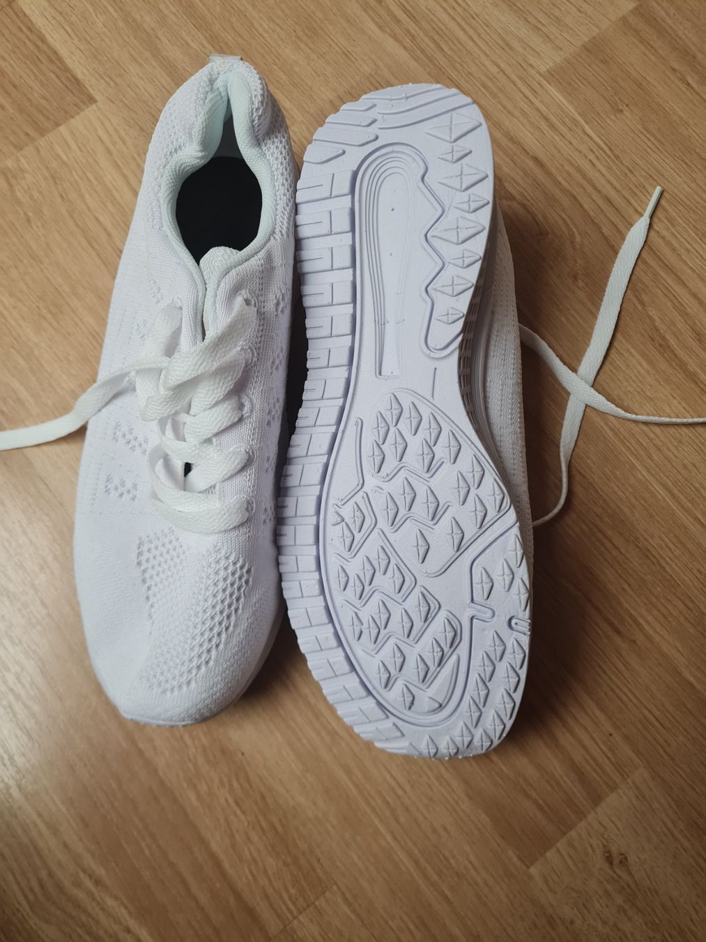 Scarpe da donna: Neue weisse Schuhe – Nuovo (secondo la descrizione) da Schüpfheim venduto da hori02 1