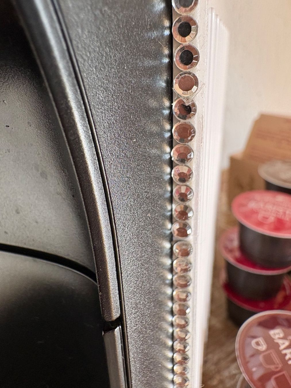 Kaffeemaschinen & Espressomaschinen: Tchibo-Kaffeemaschine, weiss mit Strass – Gebraucht aus Widen von Lambert63 1