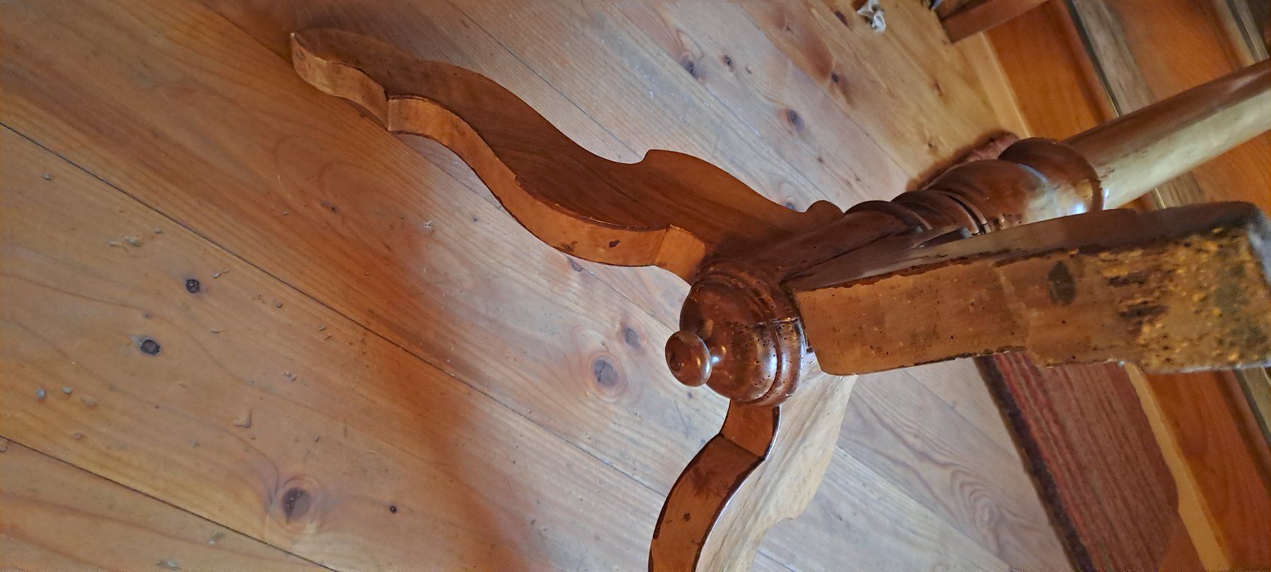 Guardaroba: Antike Garderobe / Kleiderständer, Nussbaum – Usato da Trogen venduto da Limboo 6