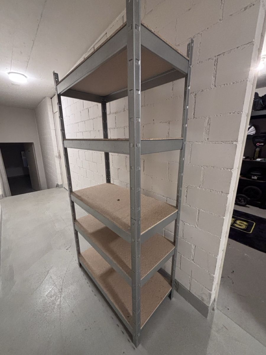 Scaffali: Regalgestell mit Holzböden Metallgestell – Usato da Rossrüti venduto da PRAG90