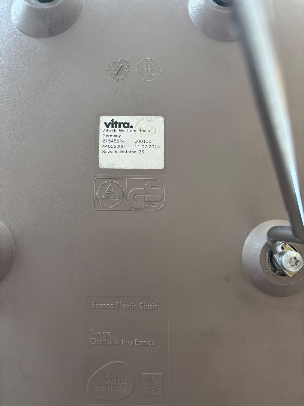 Vitra Sedie: 2 Vitra - Eames Plastic Side Chair DSR, mit Kratzern – Usato da Luzern venduto da SMOOS 8