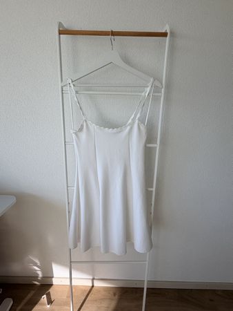 Zara Kleid weiss Spaghettiträger Grösse M top Zustand