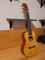 Ukulele Baja mit Dekorationsmotive
