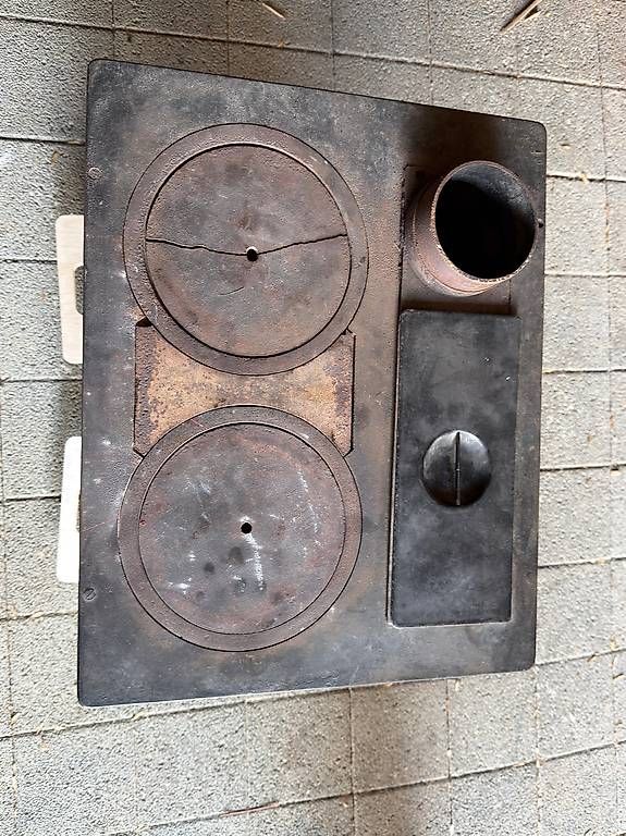 Cucine complete: Fourneau à bois/à cuisiner Hoffmann – Usato da Lussery-Villars venduto da lau_yj2s 2