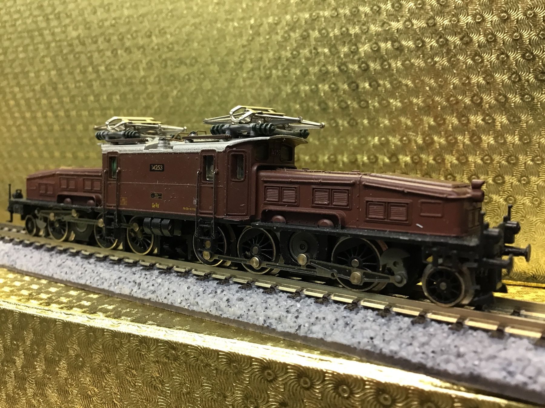 Arnold Modellini di ferrovie: ARNOLD N Krokodil braun, DIGITAL – Usato da Männedorf venduto da Modellbau-wyss