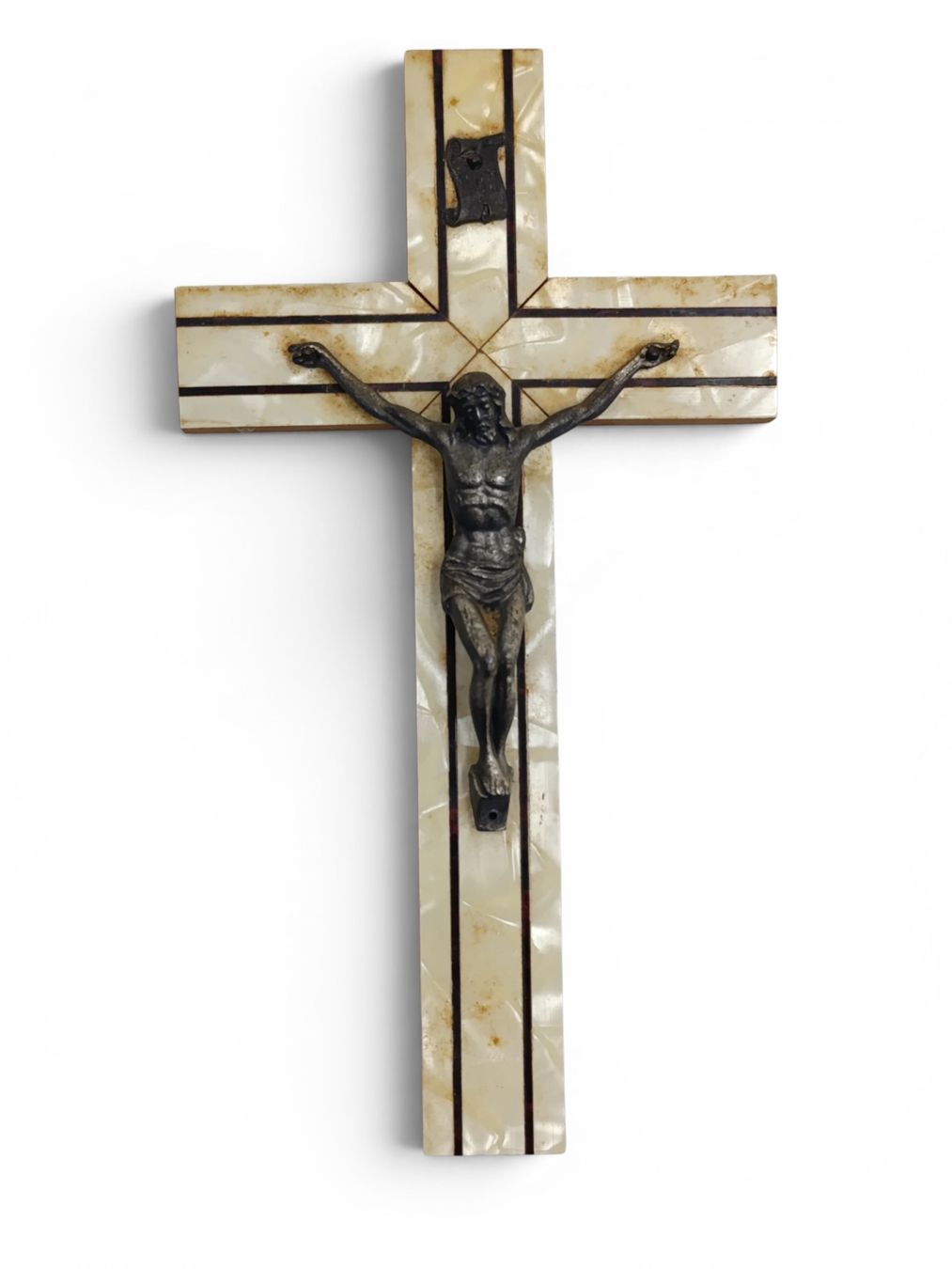 Statuette: Antiker Kruzifix mit Perlmuttauflage  – Usato da Hochfelden venduto da Relict