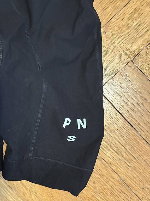 Pas Normal Studios Pantaloni: Cuissard PAS NORMAL Defend L – Usato da Lausanne venduto da Sirimaz 1