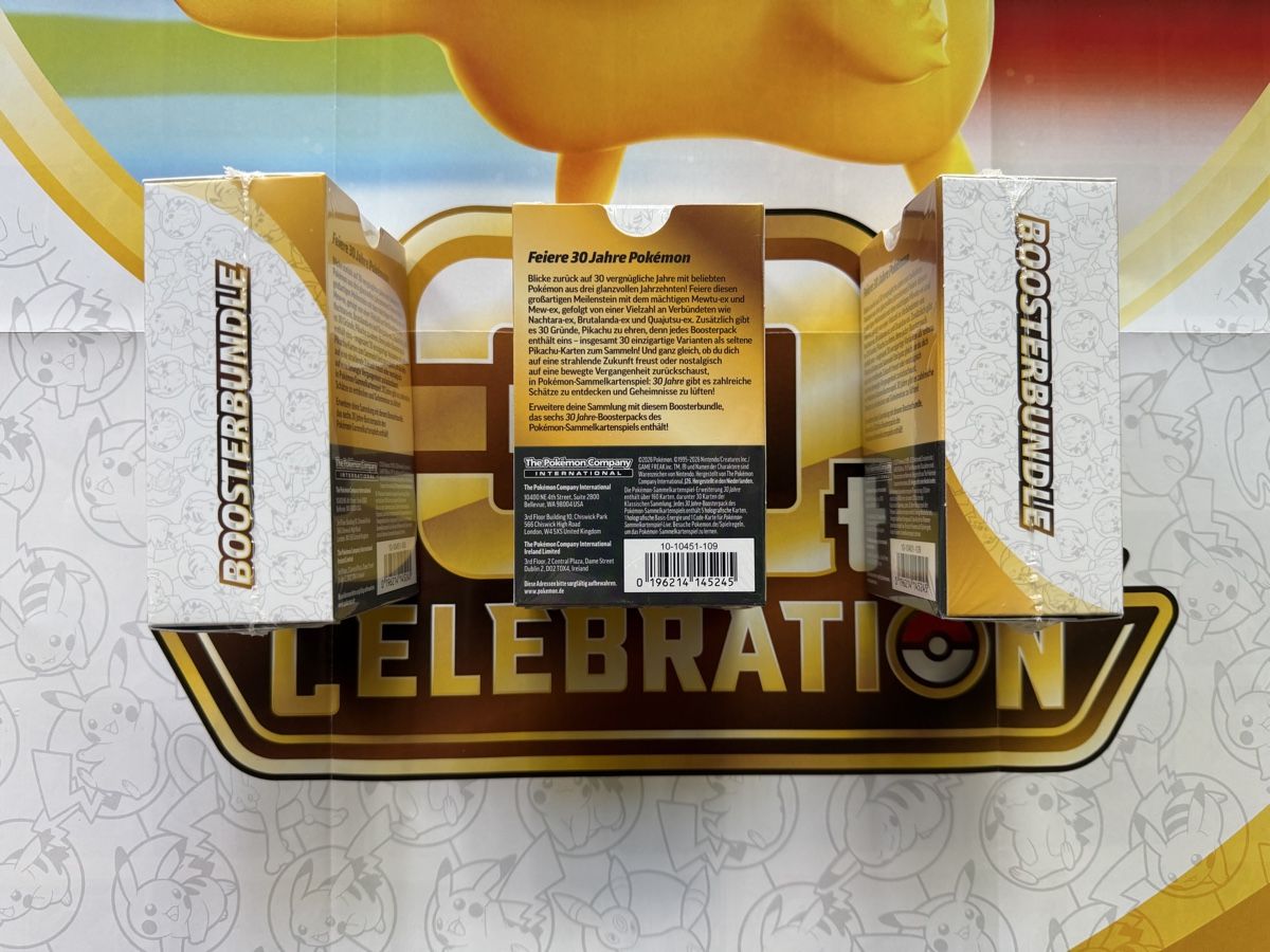 Pokémon Carte collezionabili: Pokémon- 3x 30 Jahre Boosterbundle de – Nuovo e nell'imballaggio originale da Dietikon venduto da Kagawa 1