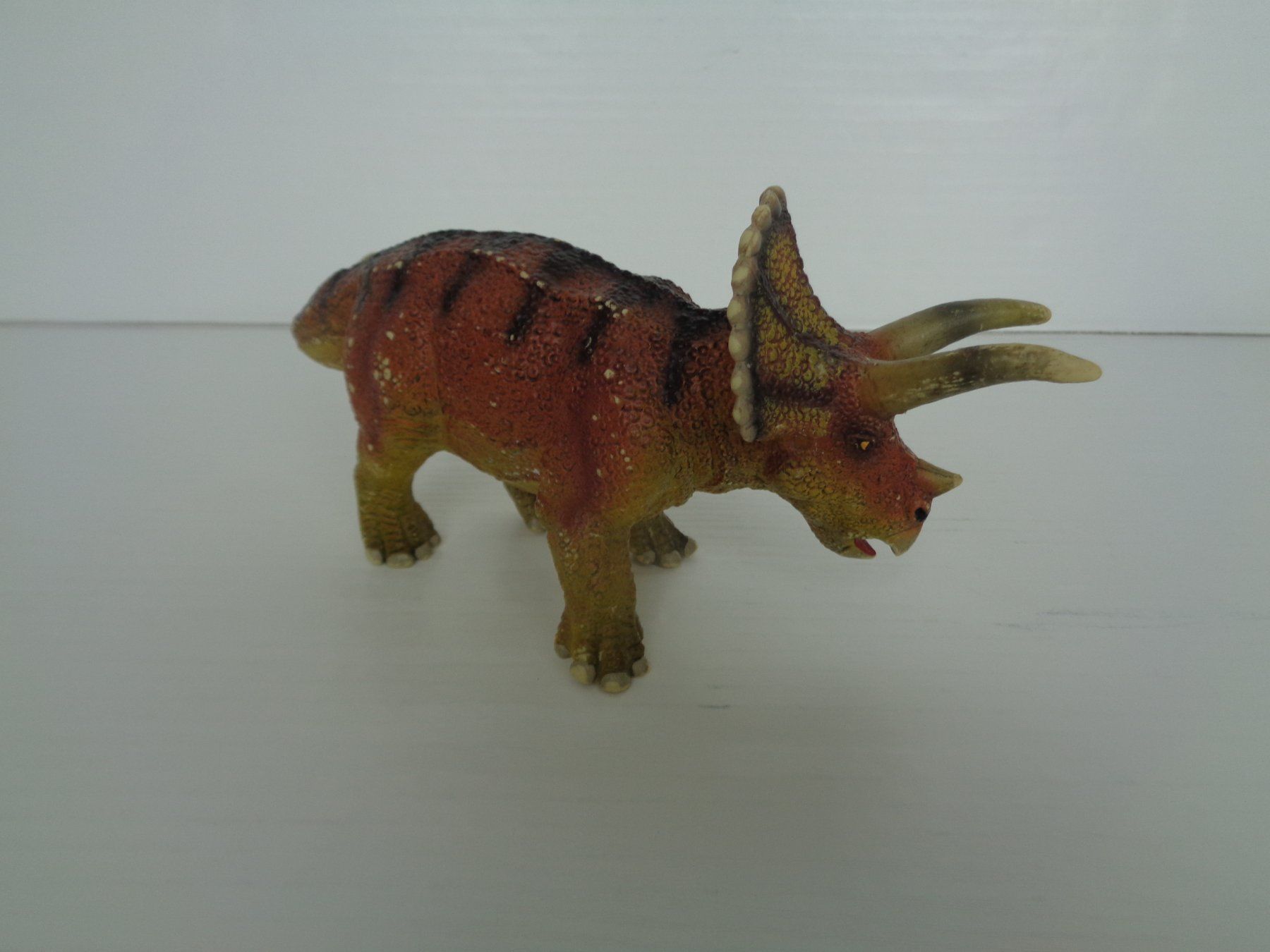 Figuren: 4 grosse Dinosaurier davon sind 2 Schleich – Gebraucht aus Chur von omonia 4