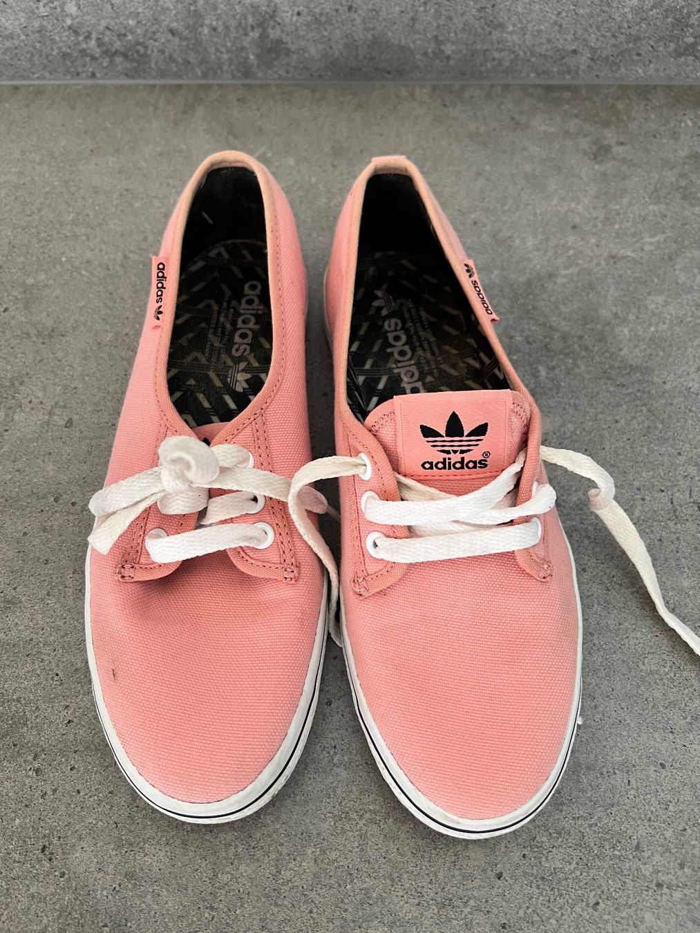 Adidas Scarpe da donna: Adidas sneakers – Nuovo (secondo la descrizione) da Cama venduto da UnleashdByAna