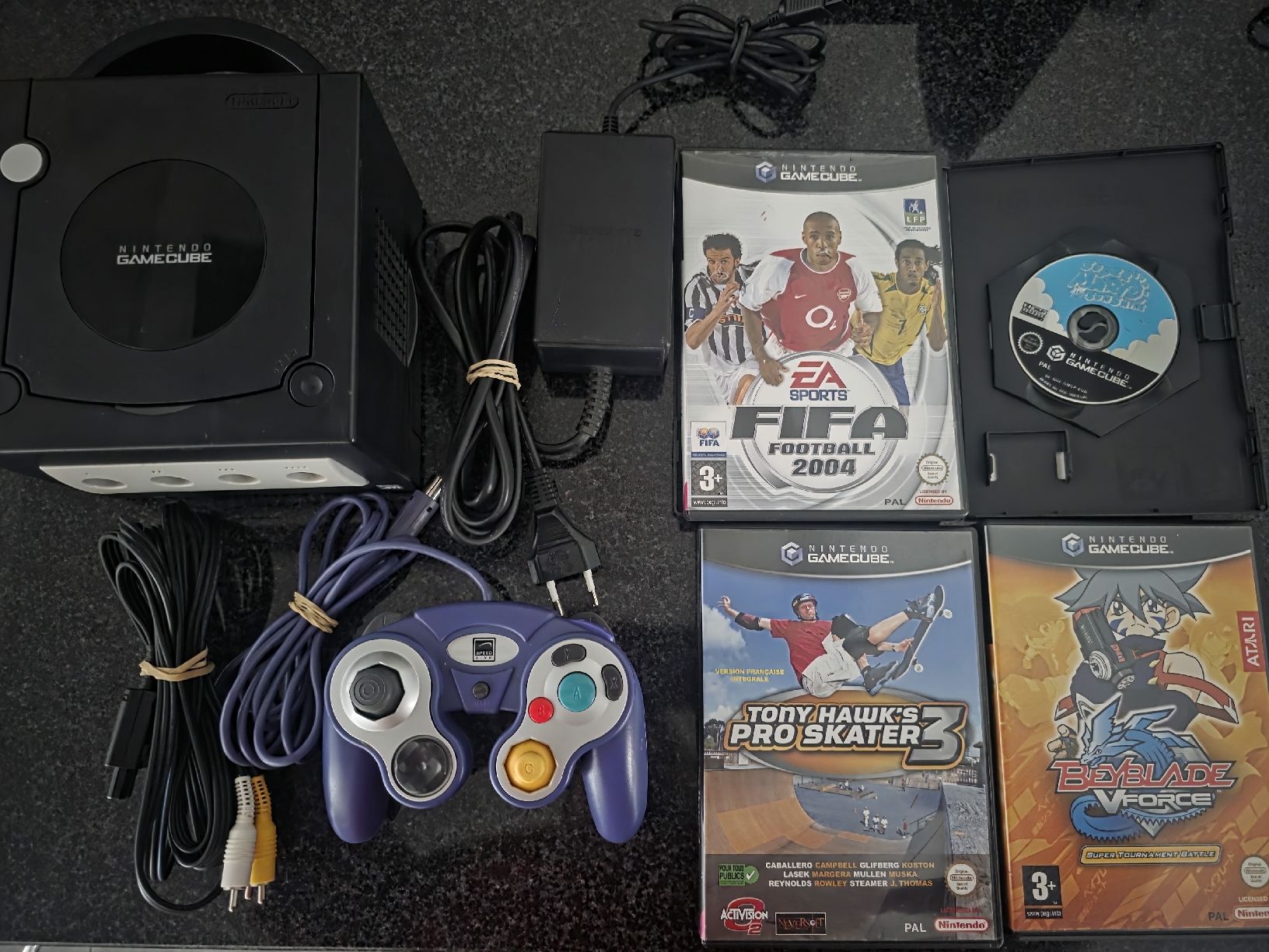 Nintendo Console: Gamecube avec 4 jeux – Usato da Chavornay venduto da Crash37