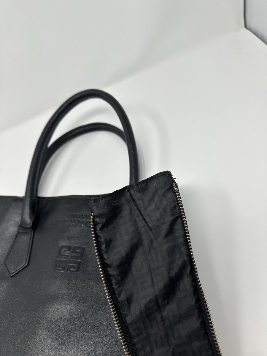 Givenchy Taschen für Damen: Schwarze Givenchy Handtasche - Top Zustand -  – Gebraucht aus Luzern von kim221080 2