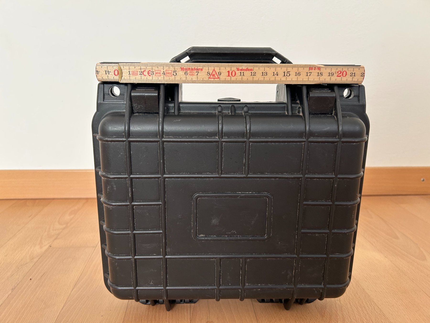 Valises de voyage: Robuster kleiner Kunststoff-Koffer – D'occasion à Stäfa par cka_5r5z 1