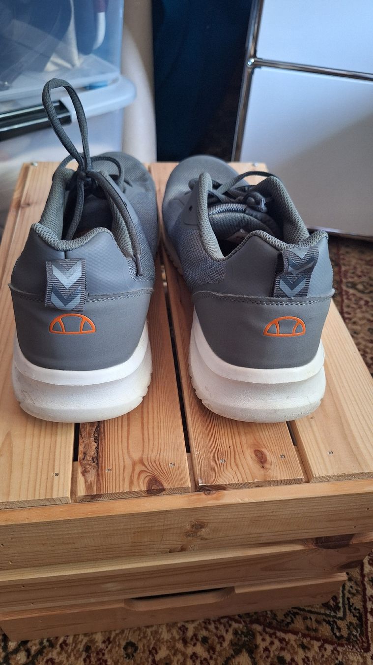 Ellesse Herrenschuhe: Ellesse Turnschuhe / Sneaker Grau Grösse 45 – Gebraucht aus Winterthur von _lxeah 2