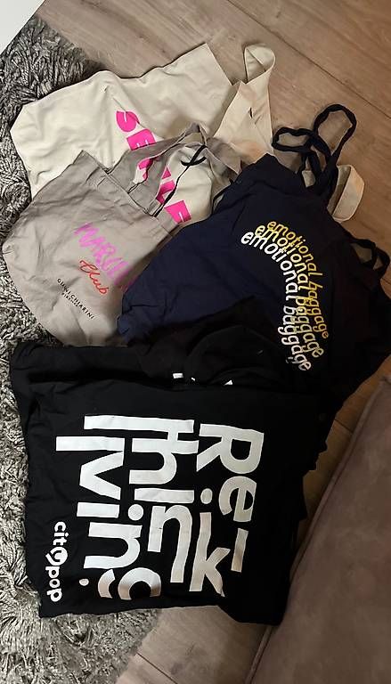 Borse: 5 Totebags – Usato da Erlenbach ZH venduto da Cadurisch