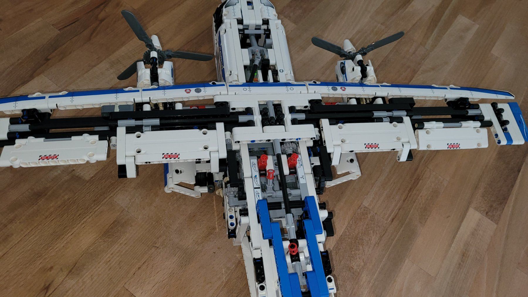 Lego Kit di costruzioni: Frachtflugzeug 42025 – Usato da Olten venduto da Einwegparadies 2