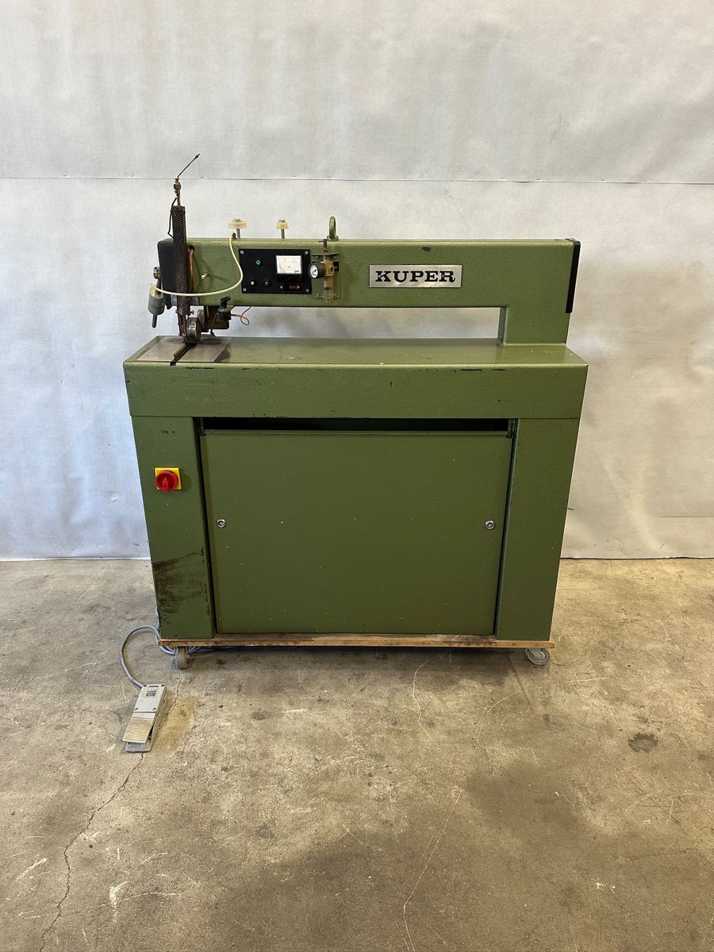 Tutte le macchine: FURNIERFÜGEMASCHINE - KUPER – Usato da Rothrist venduto da Die_Welle