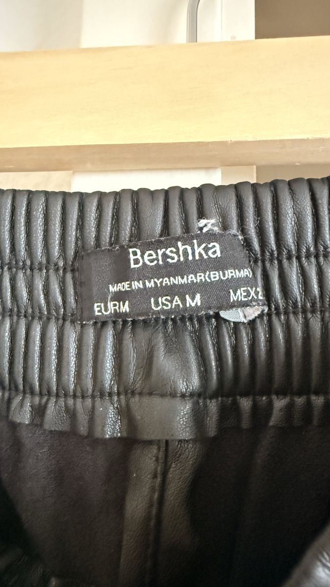 Bershka Pantaloni: Lederhose, Grösse M – Usato da Thun venduto da tat_zb9b 2