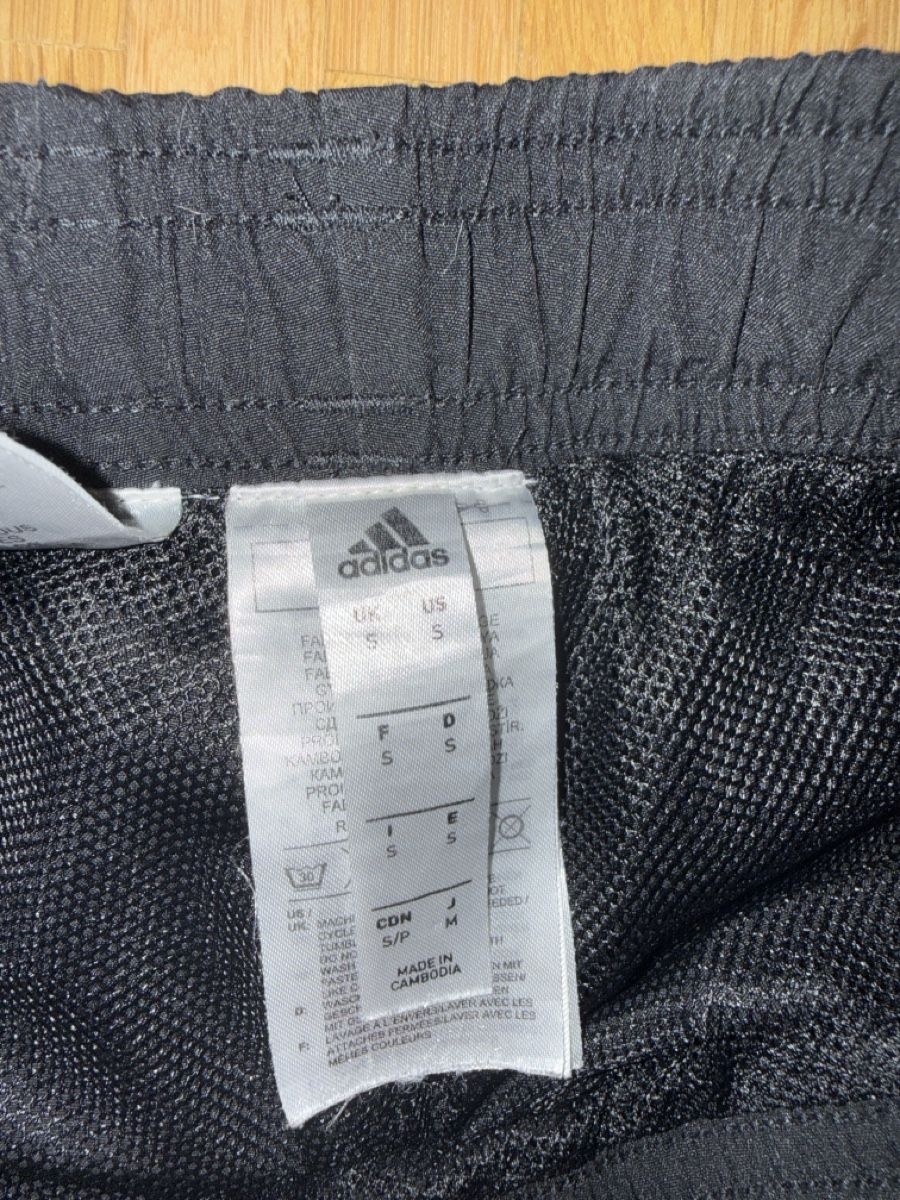 Adidas Pantaloni: Adidas Trainingshose Schwarz Gr. S – Usato da Winterthur venduto da Winti_Deal 2