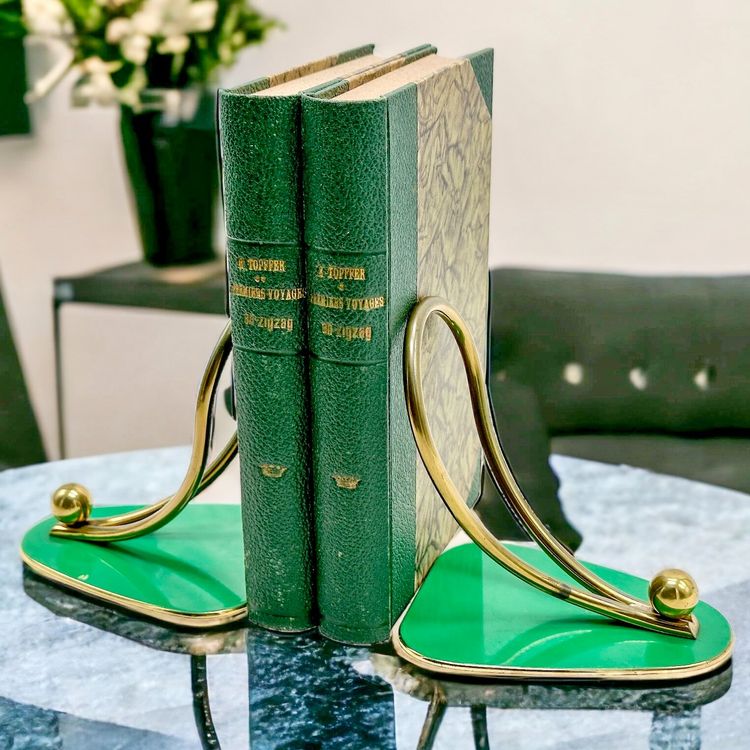 Support à livre en merisier & laiton | Trois fois par jour