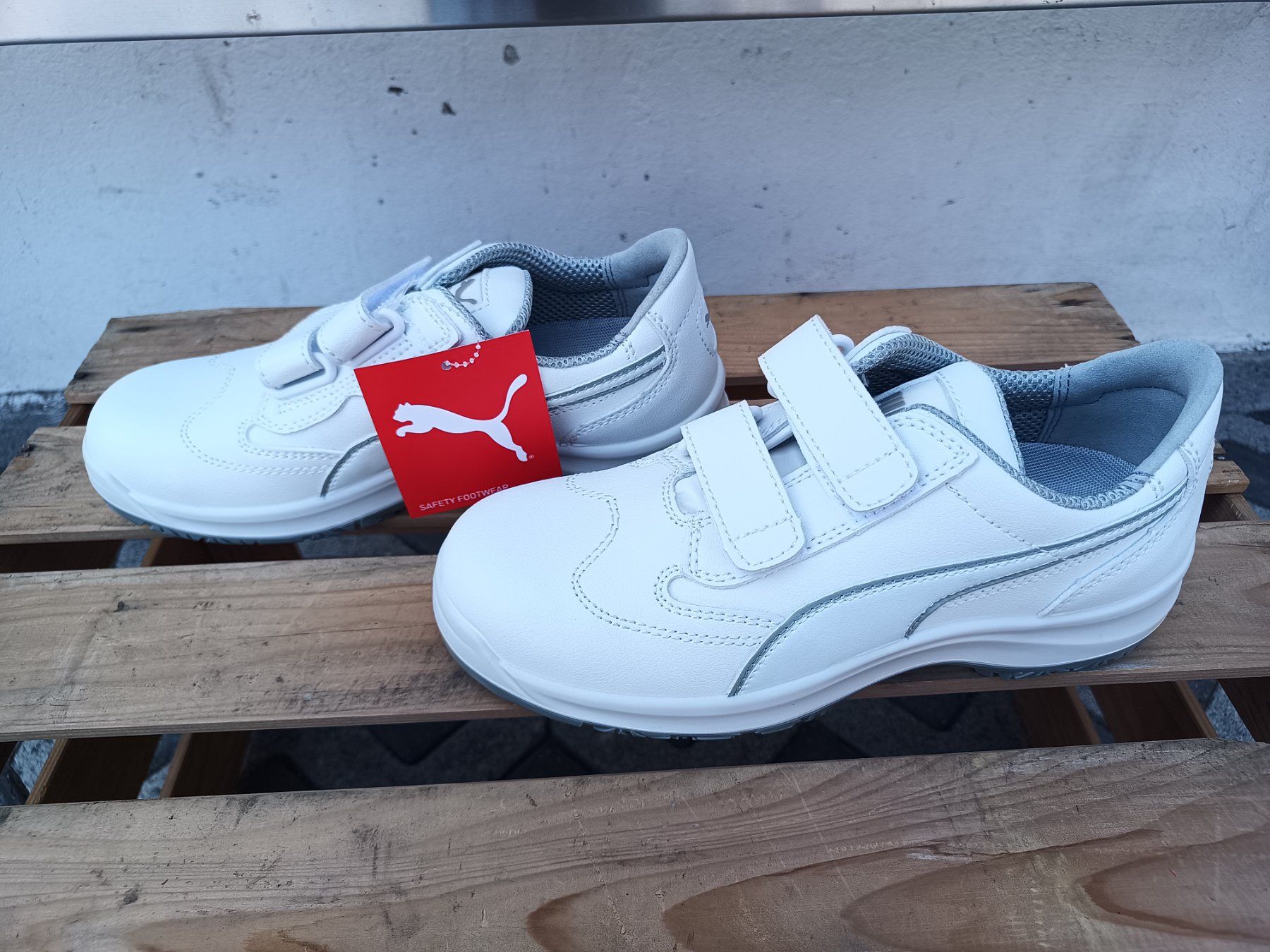 Puma Scarpe da uomo: Puma Sicherheitsschuhe S2 SRC 40 – Nuovo e nell'imballaggio originale da Oberegg venduto da A-Z.Handel.Loehrer 2
