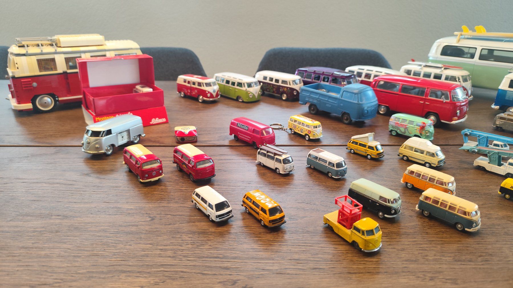 Volkswagen Modellini d'auto: VW Bus - T1, T2, T3 -- Sammlung – Usato da Thun venduto da Douche 2