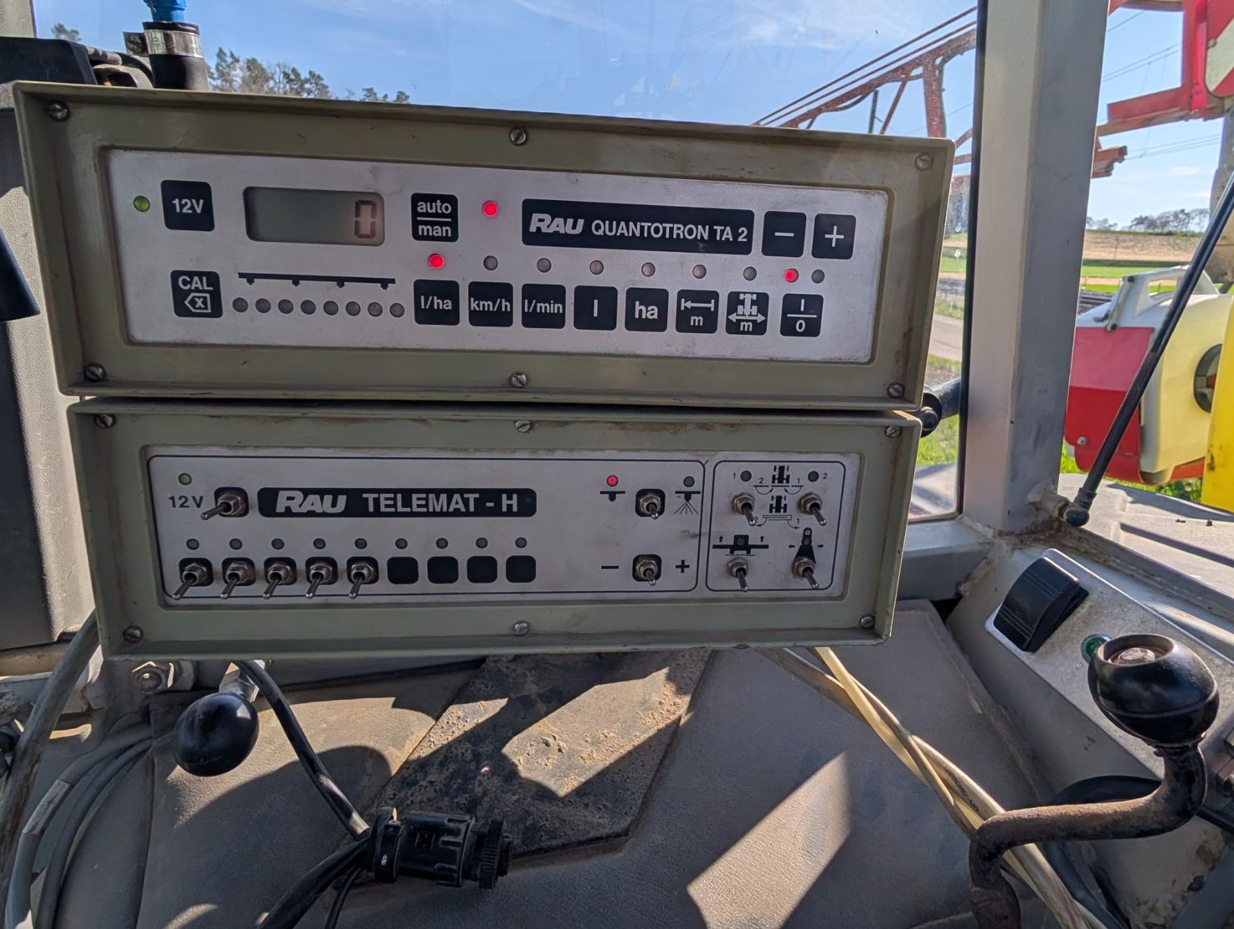 Tutte le macchine: Rau D2 Feldspritze 15m mit hydr. Balken – Usato da Henggart venduto da mar_jvc7 4