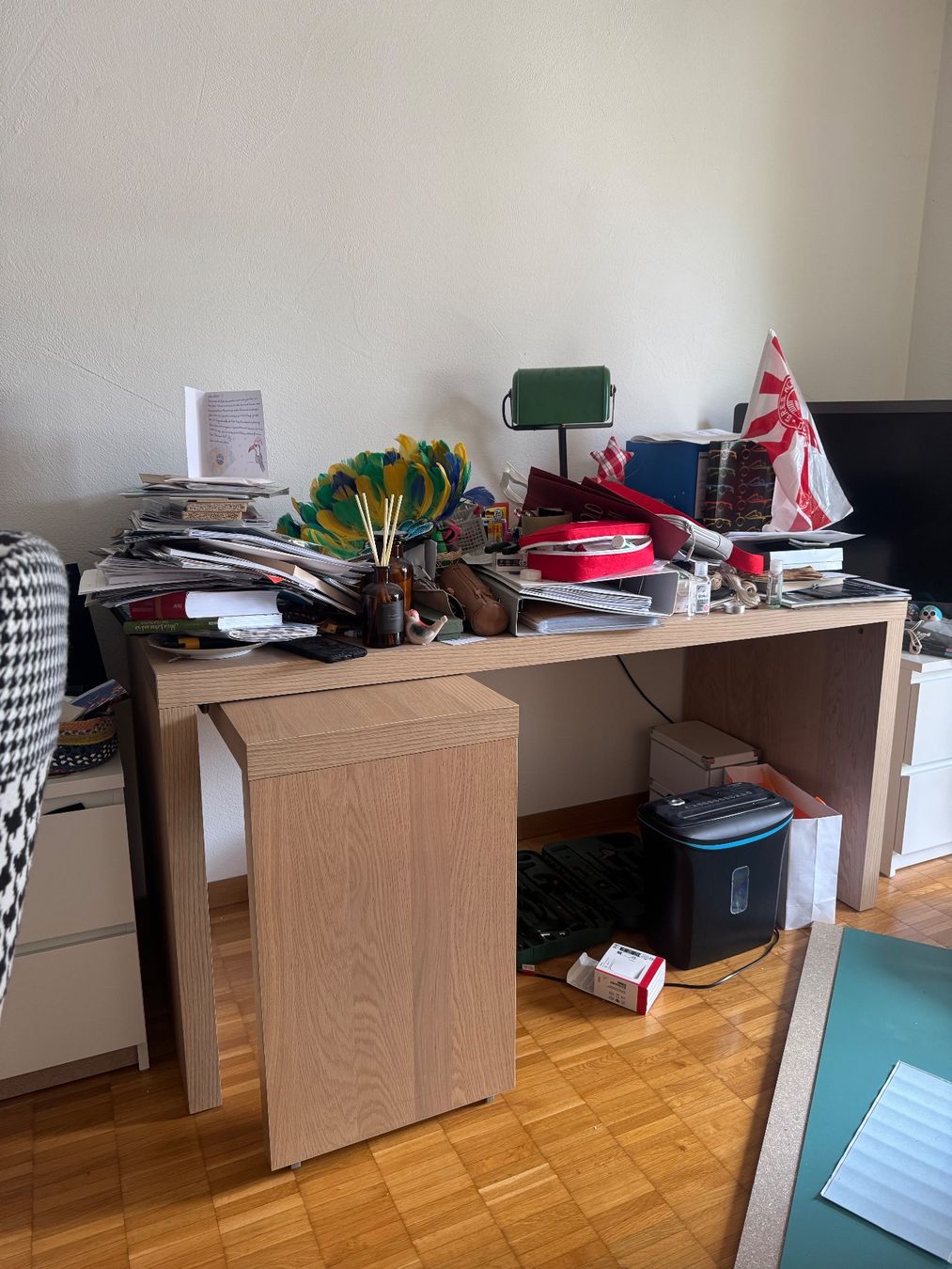 Ikea Scrivanie: Ausziehbarer IKEA Arbeitstisch – Usato da Dietikon venduto da nor_vn2l