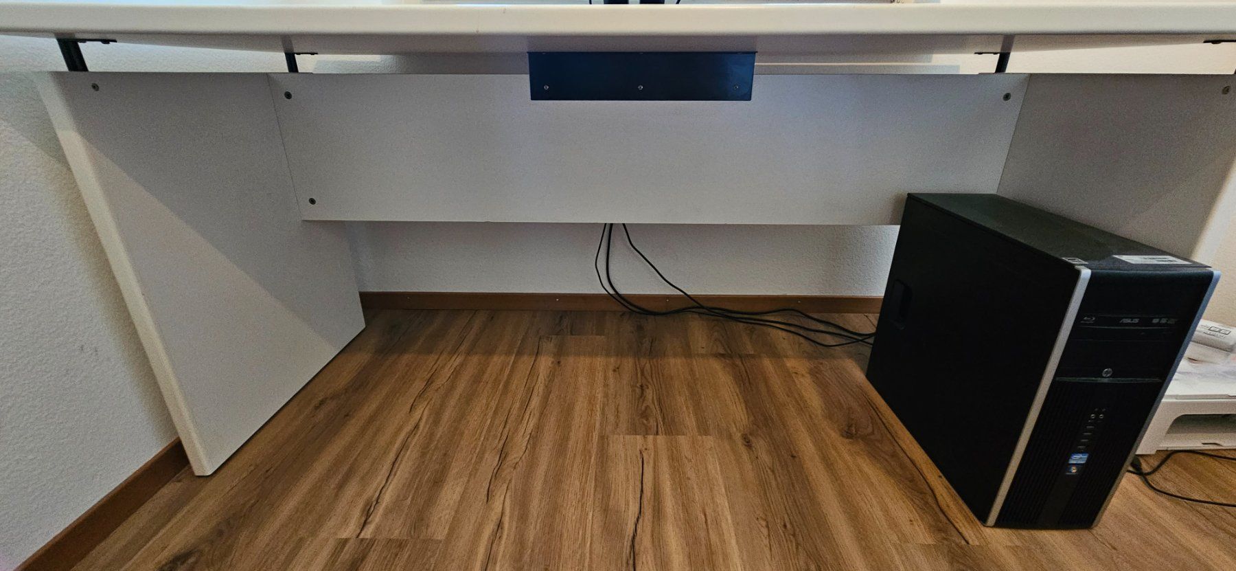 Schreibtische: Bürotisch – Gebraucht aus Seuzach von nad_5x2y 1