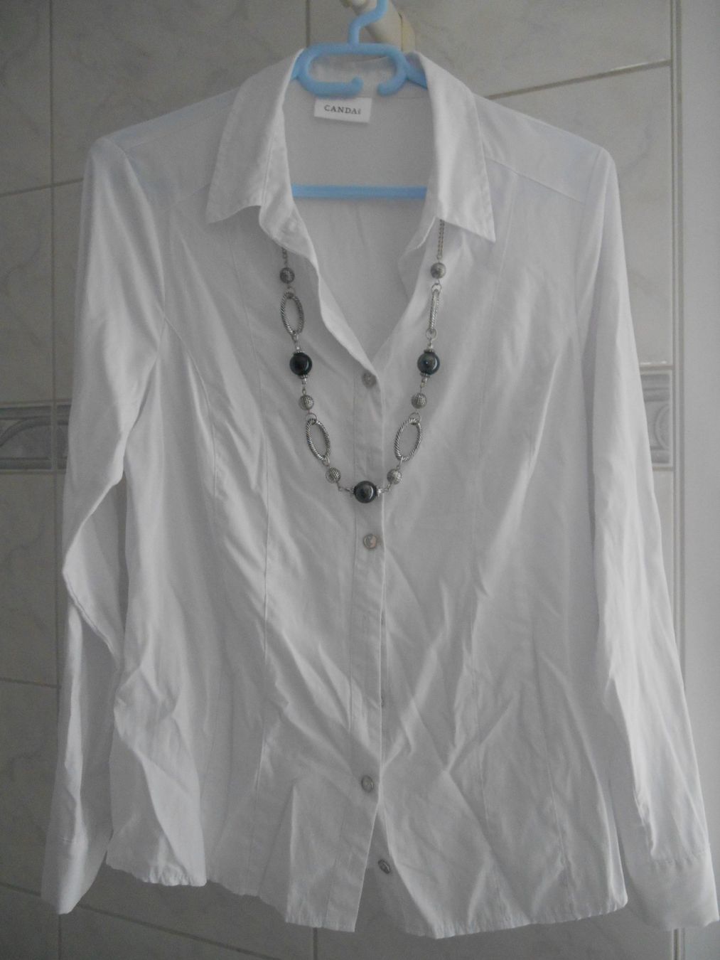 C&A Chemisiers: Weisse Bluse mit Kette Gr. 40 – Neuf (Voir description) à Nussbaumen AG par MollyBI-20