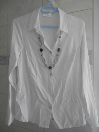 Weisse Bluse mit Kette Gr. 40