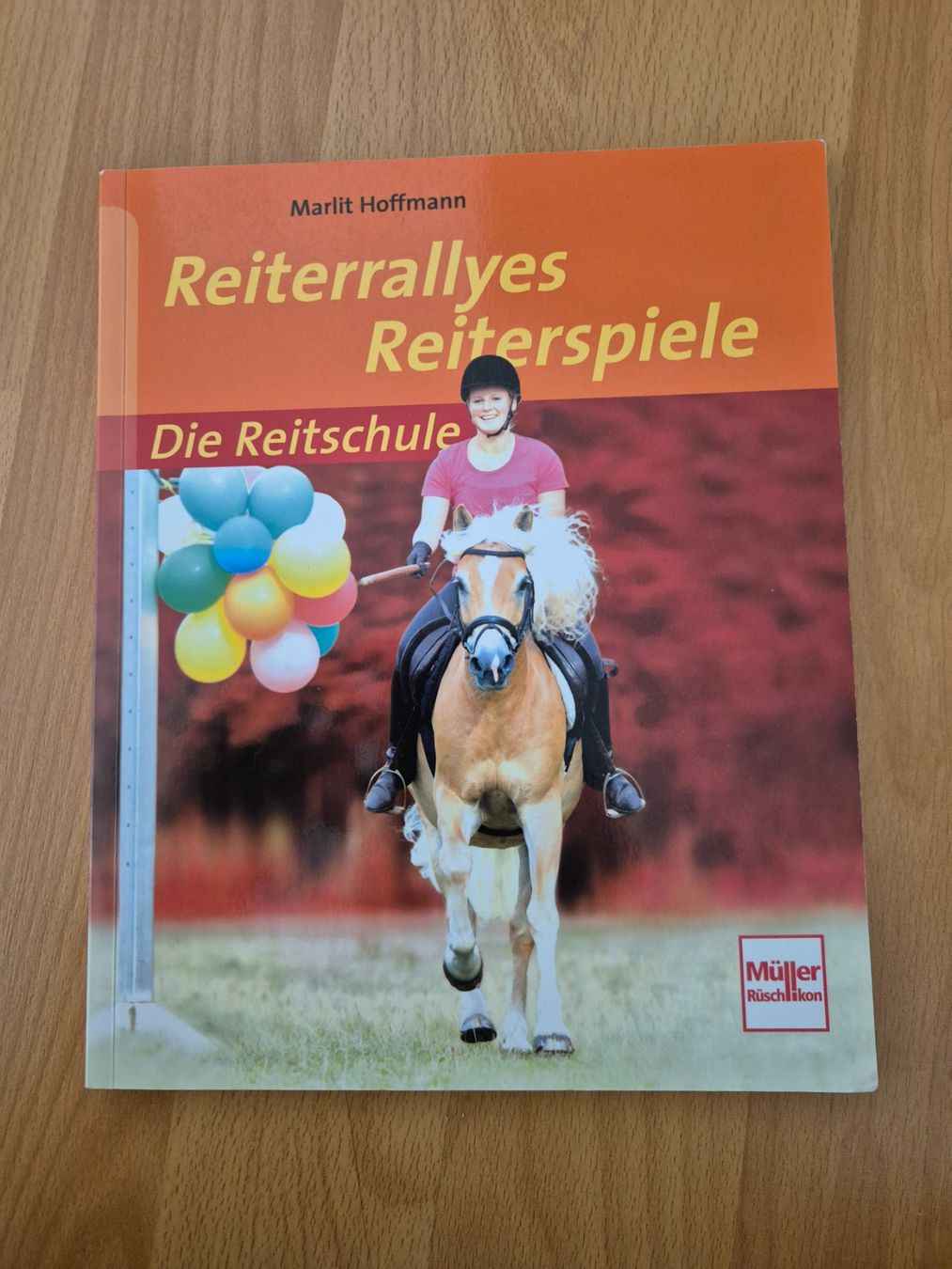 Zaumzeug & Halfter: Pferdefachbuch – Gebraucht aus Meggen von Orrinka20