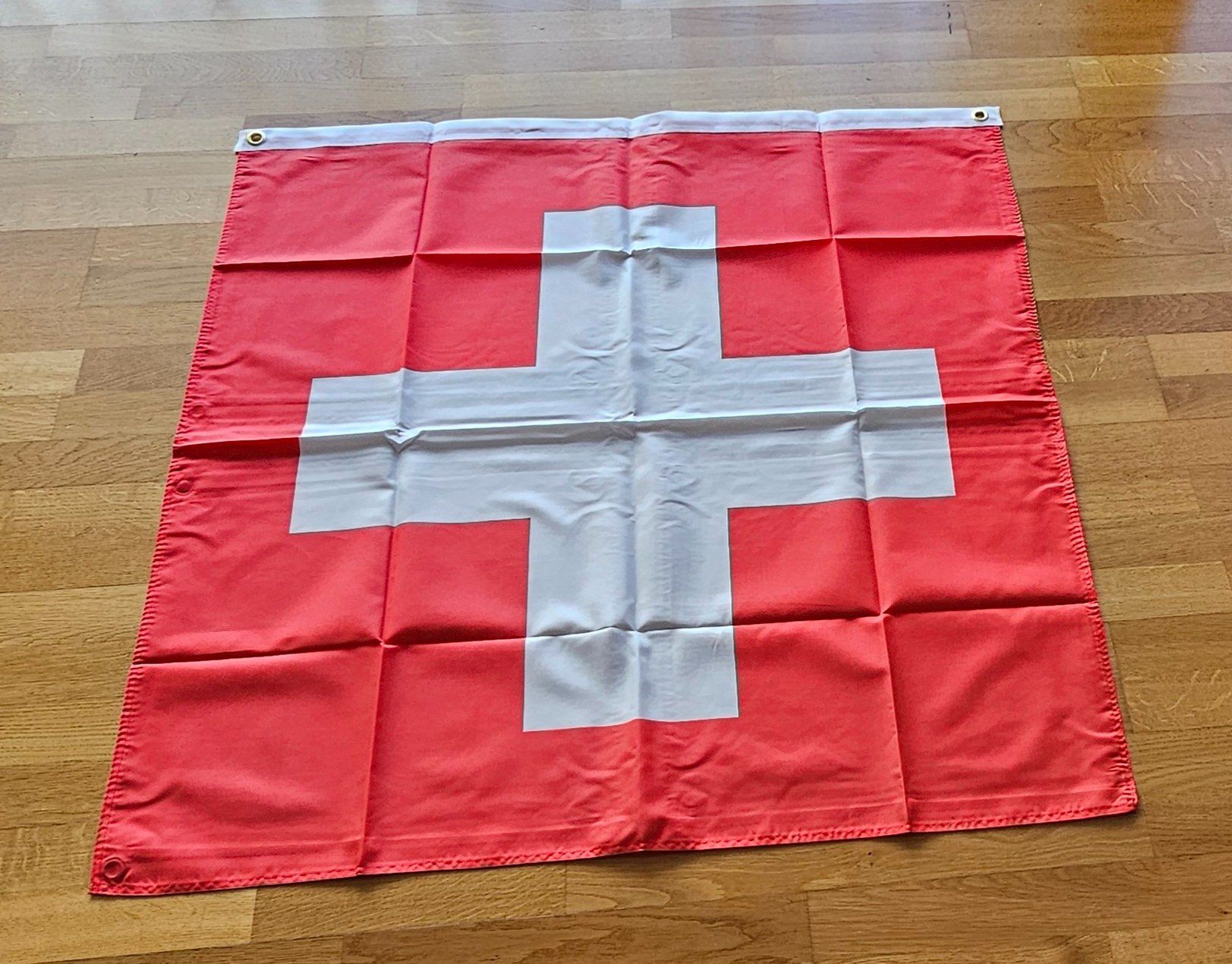 Bandiere: Schweizer Flagge - Fabrikneu & ungeöffnet – Nuovo e nell'imballaggio originale da Kreuzlingen venduto da UAE 4