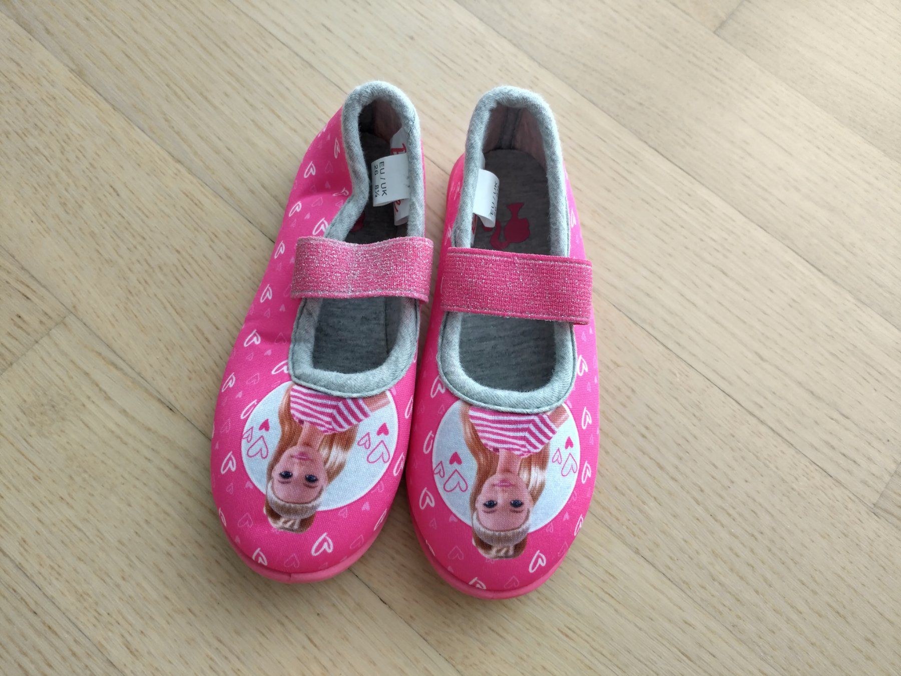 Dosenbach Schuhe für Mädchen: Barbie Hausschuhe – Gebraucht aus Affoltern am Albis von AudiS5 1