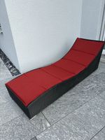 Rattan-Liege mit Kissen