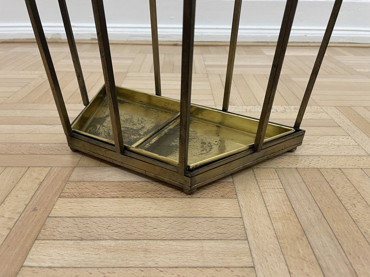 Sonstige Büroeinrichtungen: Schlichter Art Deco Messing Schirmständer Wandschirmständer – Gebraucht aus Zürich von Vintagewiesel 5