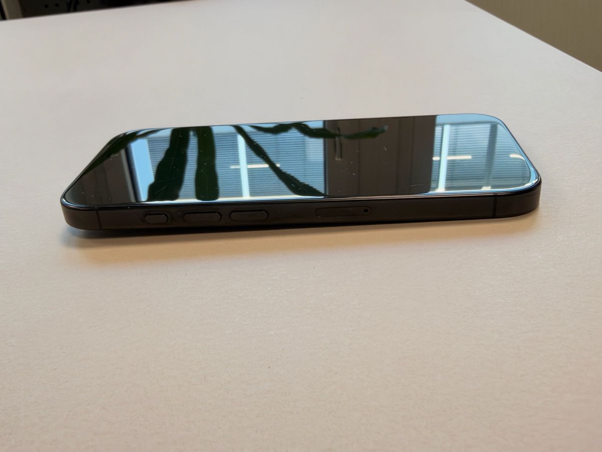 Apple Telefoni cellulari / Smartphones: Apple iPhone 16 pro 256 gb schwarz  – Usato da Oberwil b. Zug venduto da maxcherry 2