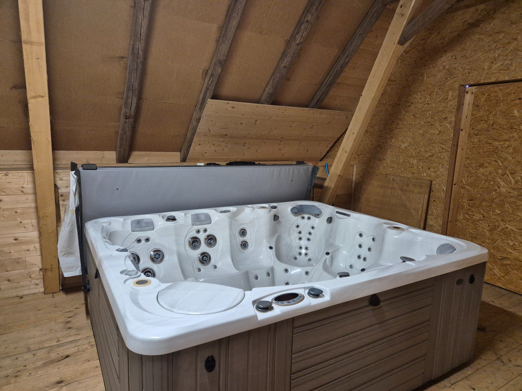 Whirlpool: Whirlpool der Marke CalderaSpa Modell Cantabria – Gebraucht aus Lyss von loi_tls7 1