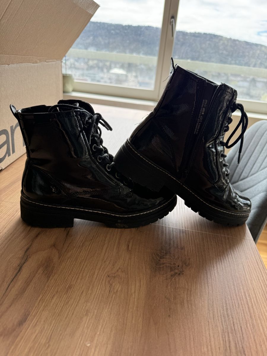 Scarpe da donna: Schwarze Glanz-Boots Gr. 39 – Usato da Schlieren venduto da NM_Nici 4