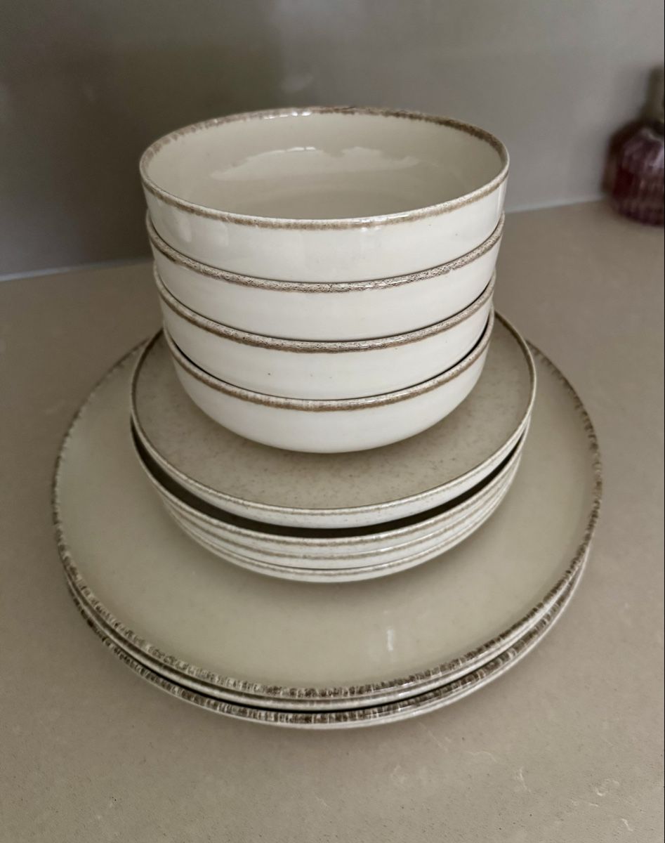 Set di piatti: Dining Set Dinner Plates, Bowls & Small Plates – Usato da Jona venduto da amy_pjw 4