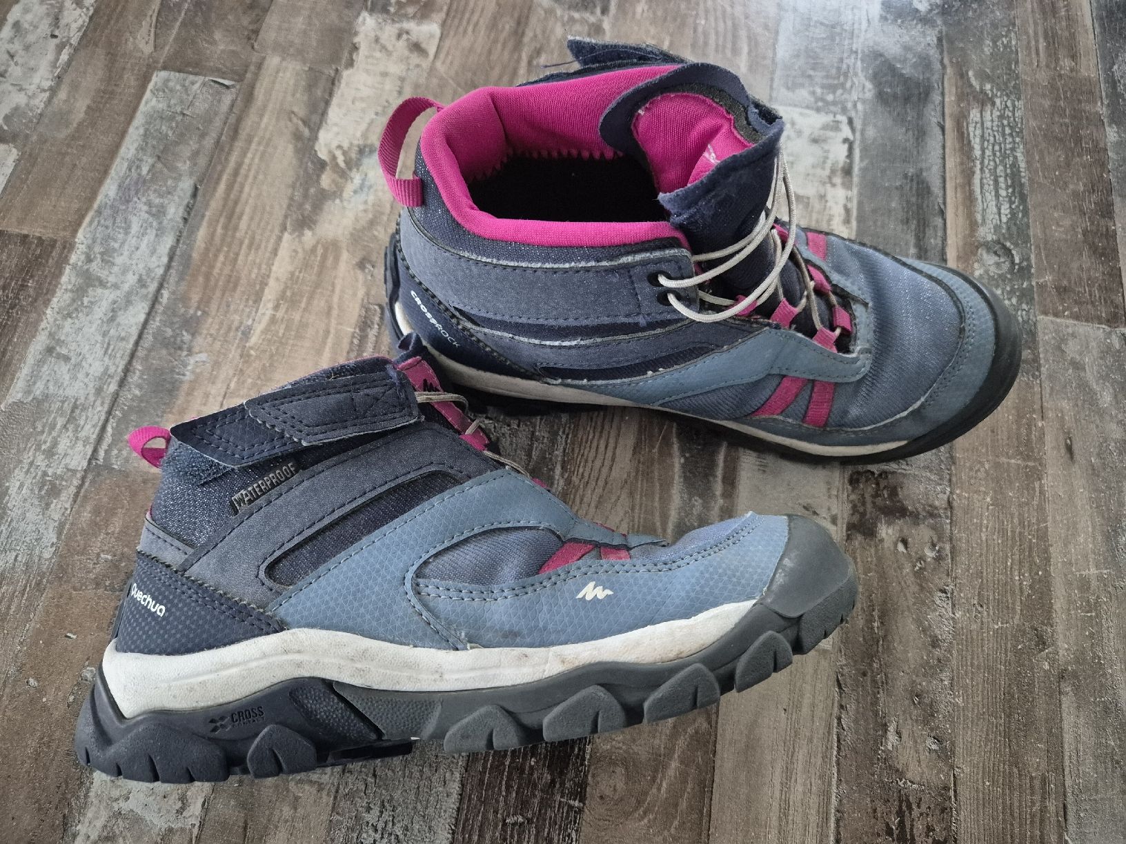 Decathlon Scarpe per ragazze: queschua Wanderschuh 22cm – Usato da Balsthal venduto da Cunny 1