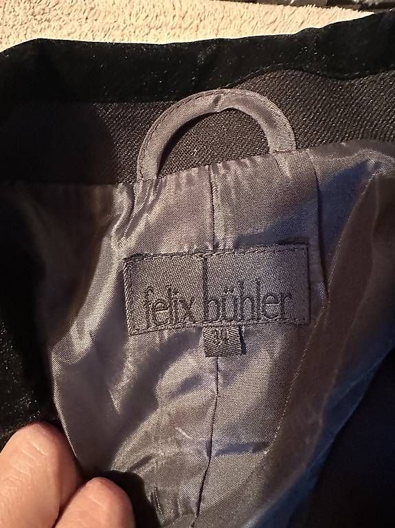Vestes: Turnierjacket schwarz, Gr.34 (S) – D'occasion à Rapperswil BE par Aladytom 1