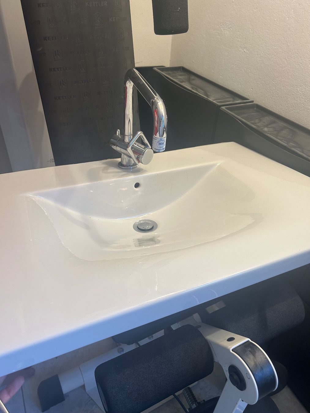 Lavabi & lavandini: Lavabo mit Hahnen – Usato da Zürich venduto da Barca10 2