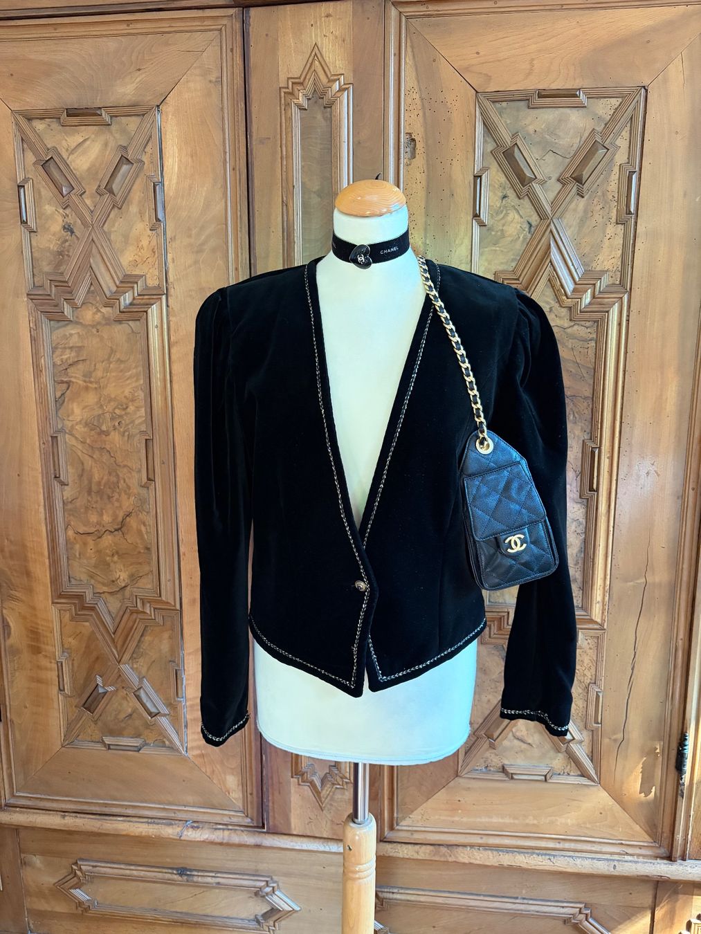 Giacche: VINTAGE Original-Samtjacke mit gestickter Kette  Größe M – Nuovo (secondo la descrizione) da Interlaken venduto da Bona55 4