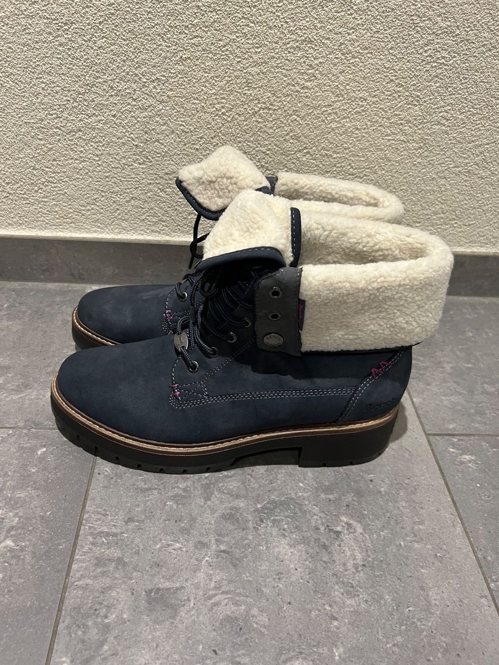 Bench Chaussures femmes: Bench Winterschuhe Grösse 44 – D'occasion à Würenlingen par Isa750 1
