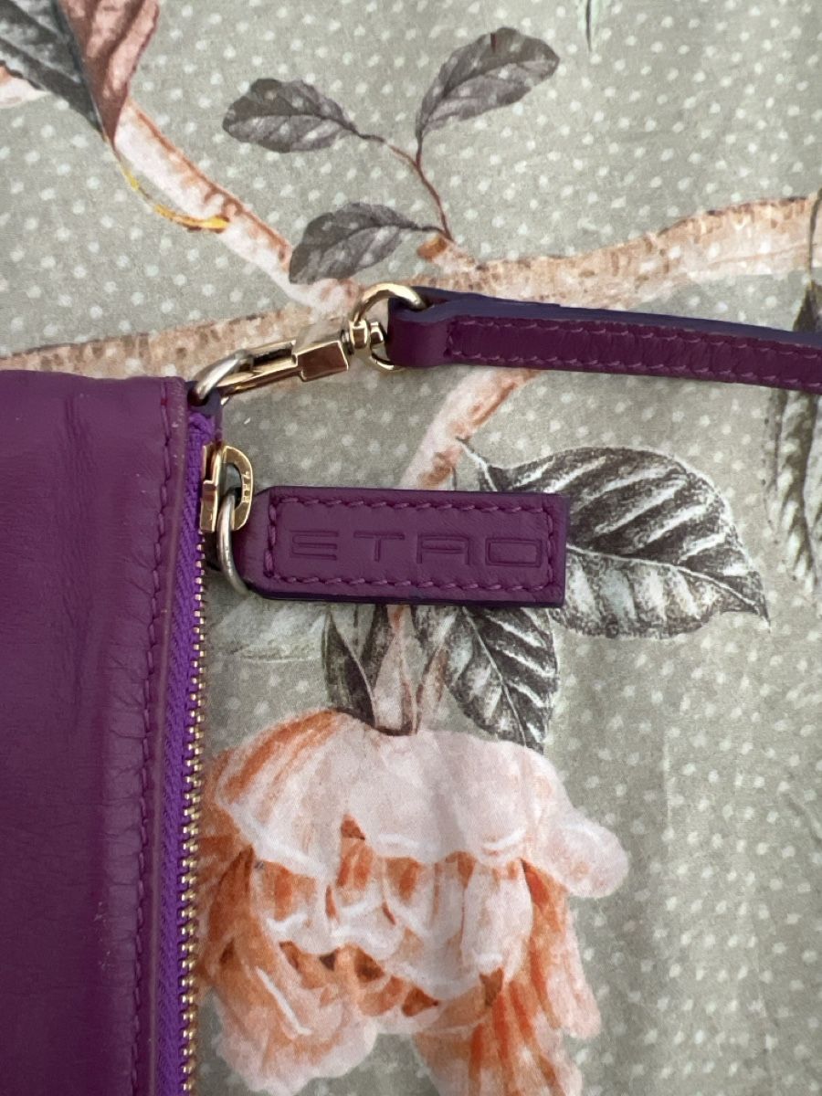 Borse da donna: Pochette ETRO violette en cuir avec dragonne – Usato da Territet venduto da miryamv 1