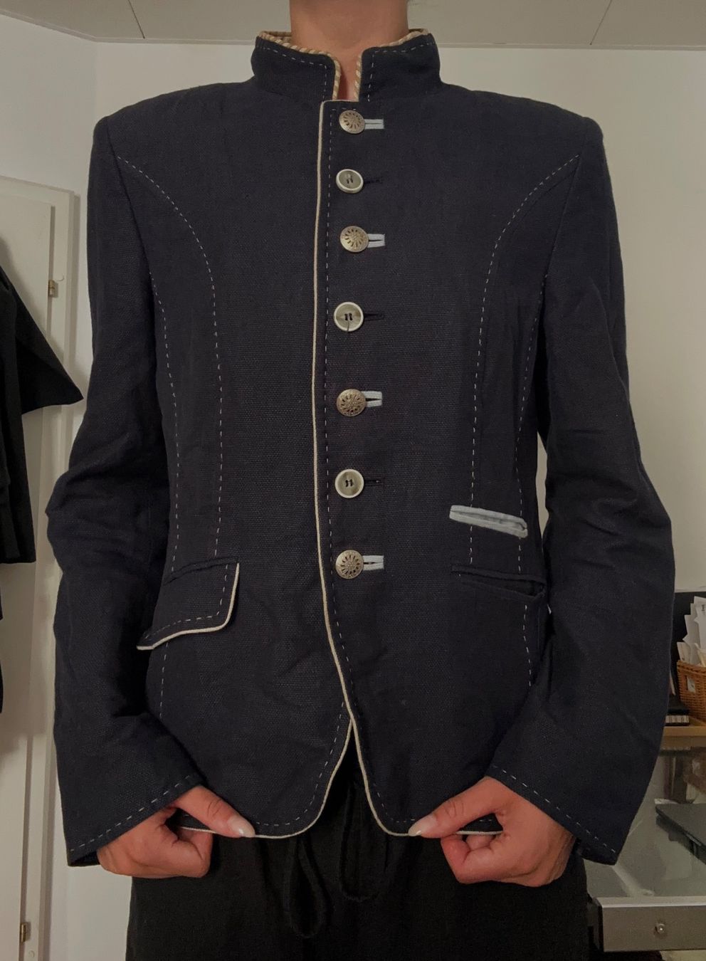 Anzüge: Navy blauer Blazer mit Kontrastnähten – Neu (gemäss Beschreibung) aus Kirchdorf AG von lau_c6lg