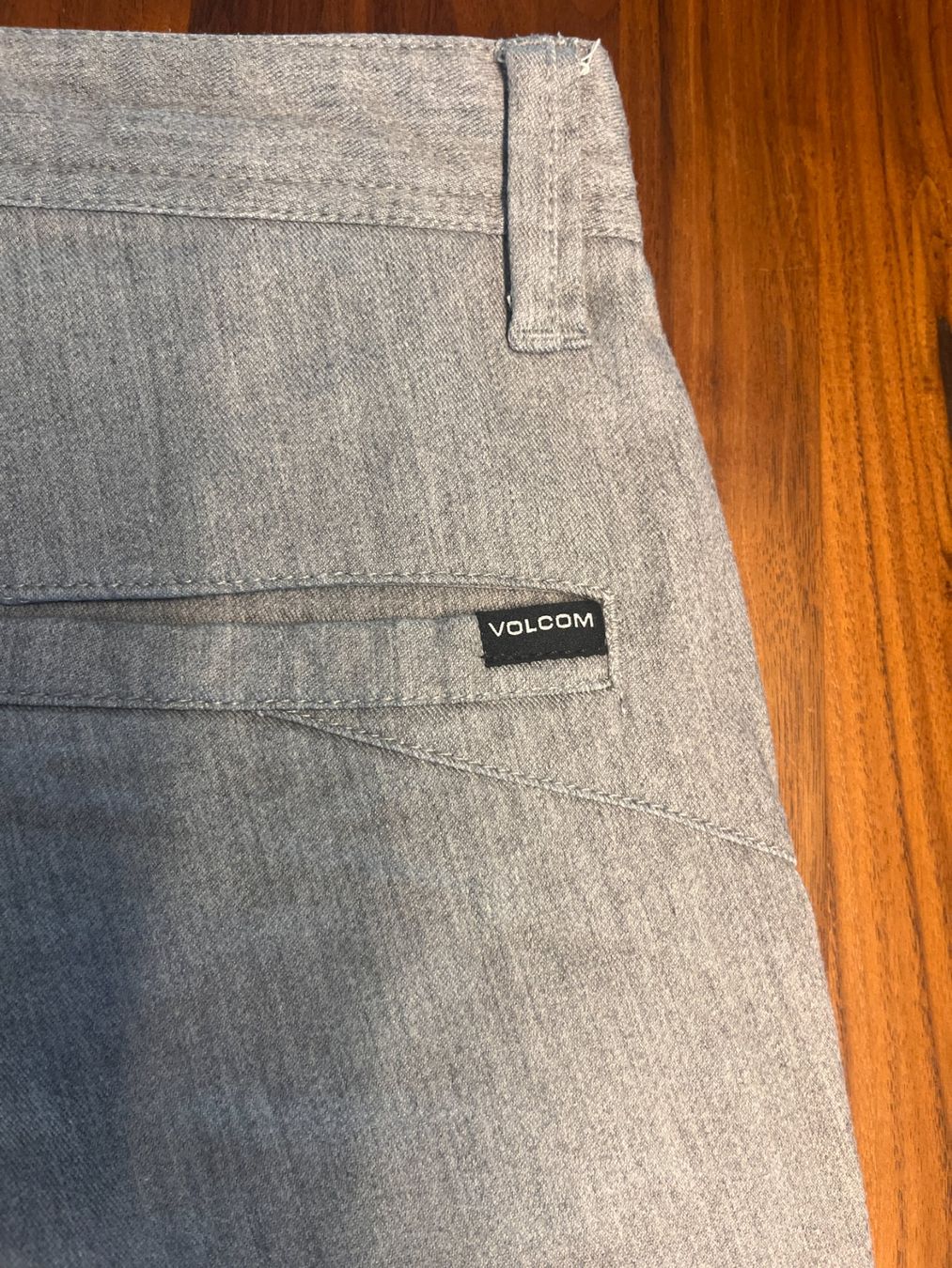 Volcom Pantaloni: Volcom Shorts grau, vintage – Usato da Burgdorf venduto da Roman.Bichsel 5